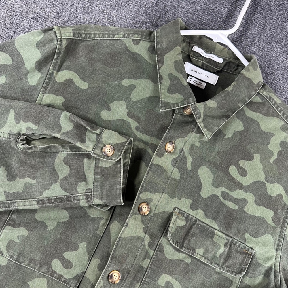 Urban Outfitters Shirt Mens M Medium‎ Camo Oversized Fit Long Sleeve Button Up